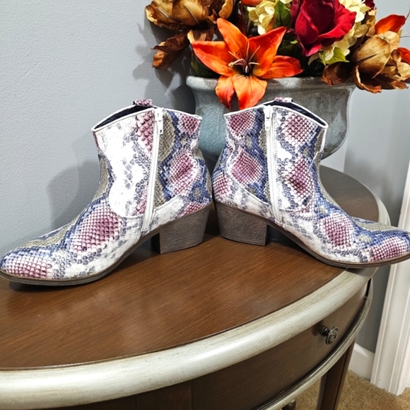 True Craft Ankle Boots - Picture 3 of 4